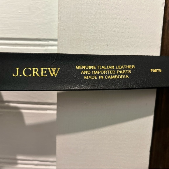 Sleek Sophistication: J.Crew Genuine Italian Black Leather Belt - Picture 5 of 8